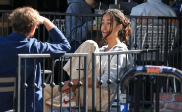 ¡Malia Obama Genera Rumores De Citas Con Un Hombre Misterioso! ¡Malia Obama Genera Rumores De Citas Con Un Hombre Misterioso!